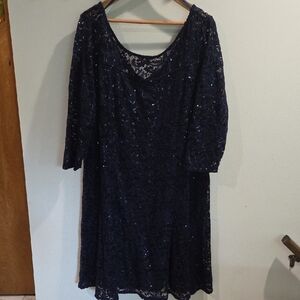 MARINA Blue 3/4 Sleeve Scoop Neck Gown Great for holiday parties